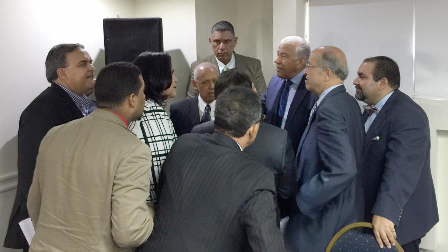 La oposición en un camino de unidad calificada de táctica en temas puntuales