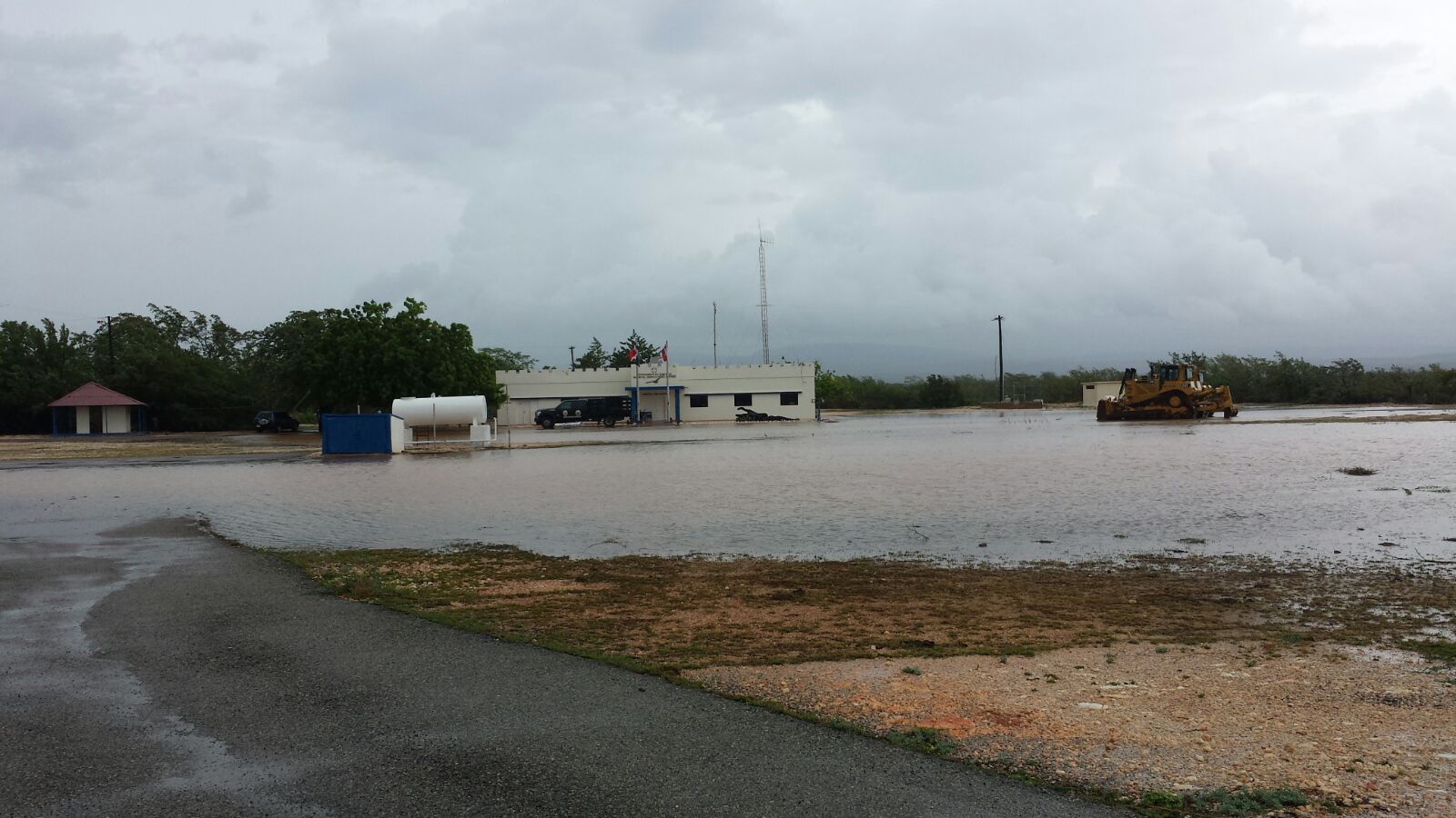 El destacamento de la Armada Dominicana se inundó.