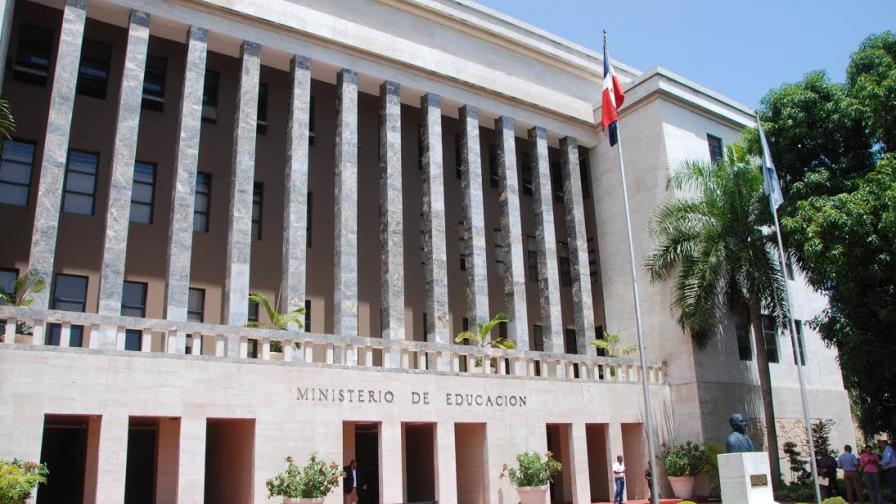 Educación dispone reinicio de docencia para este jueves