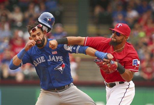 Toronto y Texas chocan de nuevo, tras alardes y peleas