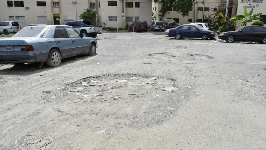 Los hoyos de la calle Antonio Mayí  de Villa Juana