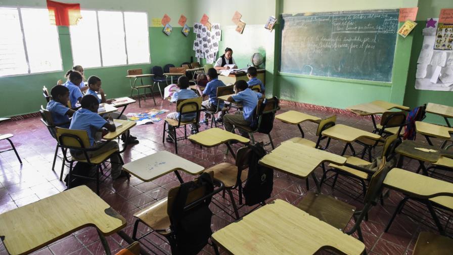 Pocos estudiantes retornaron a clases en escuelas públicas y en la UASD