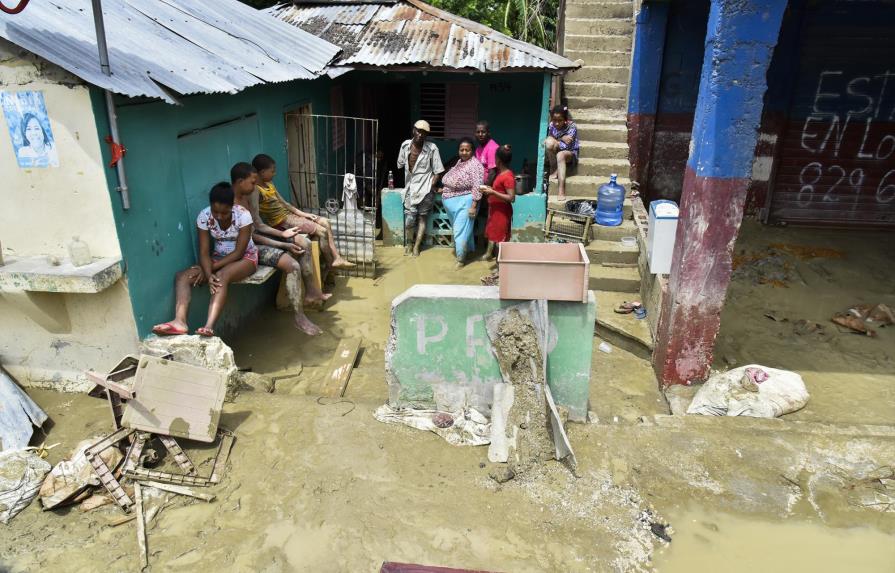 Danilo recorrió los municipios más afectados por el huracán en Barahona