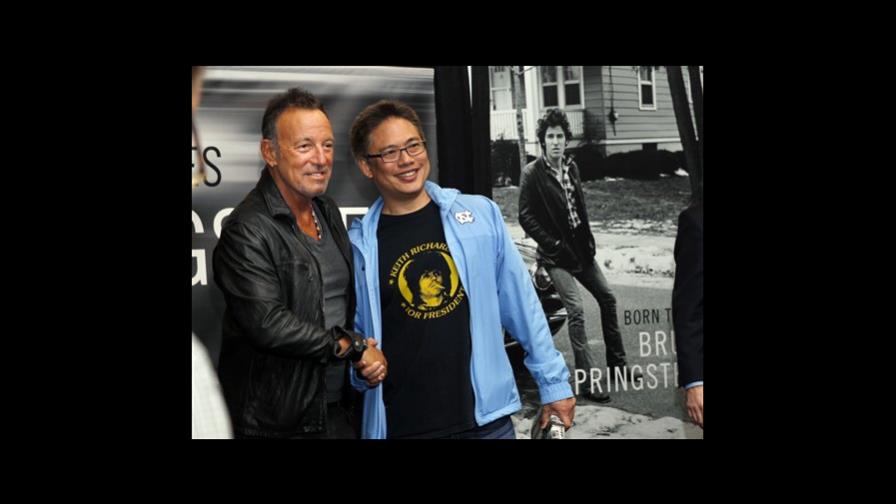 Springsteen habla de depresión y familia al presentar libro