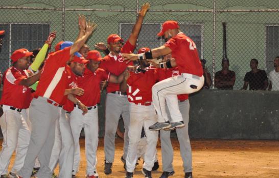 Veinte equipos van por el campeonato de zonas en sóftbol del Distrito Nacional