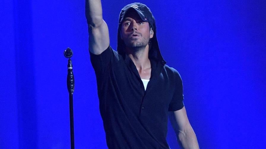 Enrique Iglesias arrasa en los Latin American Music Awards con cinco premios 