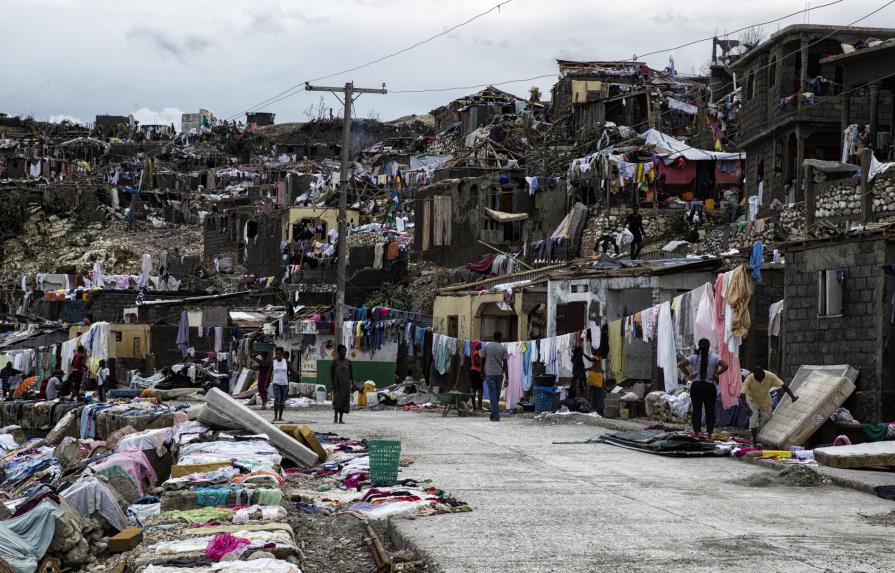 Aumenta a 820 la cifra de muertos en Haití por paso del huracán Matthew
