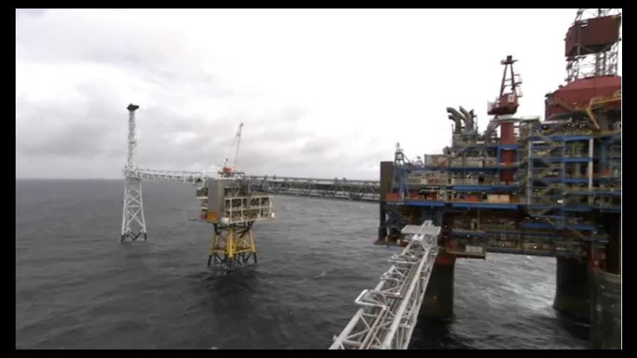 El petróleo de Texas baja un 1.30% y cierra en 49.81 dólares