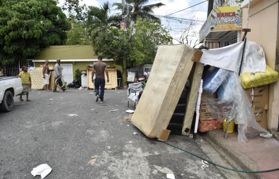 El drama de las decenas de familias desplazadas  que Matthew dejó en Santo Domingo Este