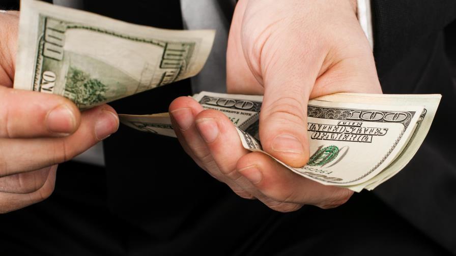 La demanda de dólares ha sido mayor a lo que entra a los bancos La demanda de dólares ha sido mayor a lo que entra a los bancos