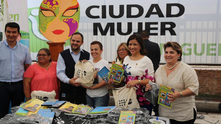 Vicepresidenta conoce en El Salvador “Ciudad Mujer” para implementarlo en el país