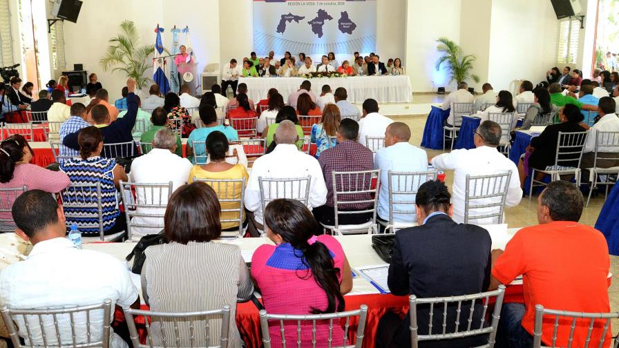 El ministro de Educación continúa diálogo con sectores educativos 