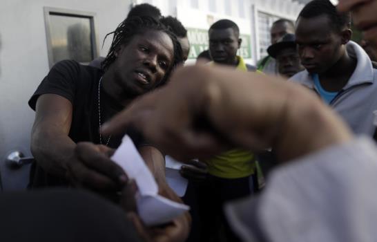 Siguen llegando haitianos a la frontera México-EE.UU. 