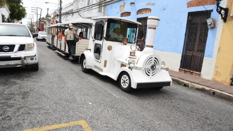 Atracan turistas en trencito de la Ciudad Colonial