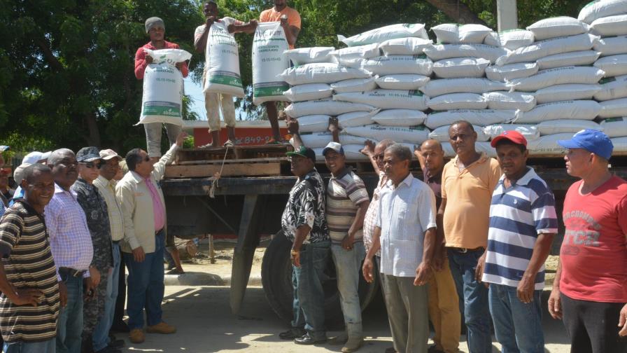 Gobierno entrega 1000 quintales de abono a productores de Vicente Noble