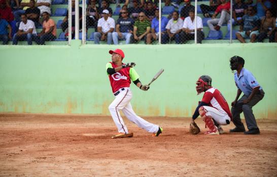 Adovenprofar y Boboliana están en fines de grupo del sóftbol del Distrito Nacional