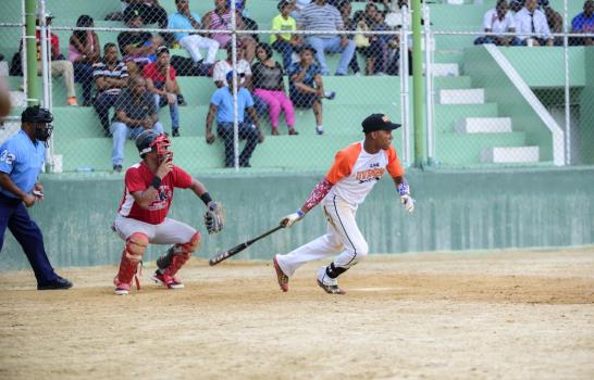 Adovenprofar y Boboliana están en fines de grupo del sóftbol del Distrito Nacional