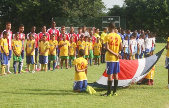 Martinica supera 2-1 a República Dominicana