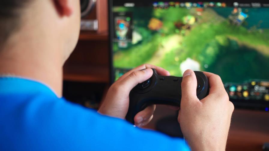 China estudia prohibir a menores jugar videojuegos a partir de la medianoche