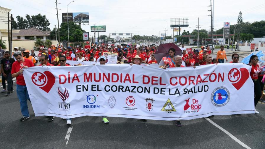 Realizan caminata por el corazón en Santiago