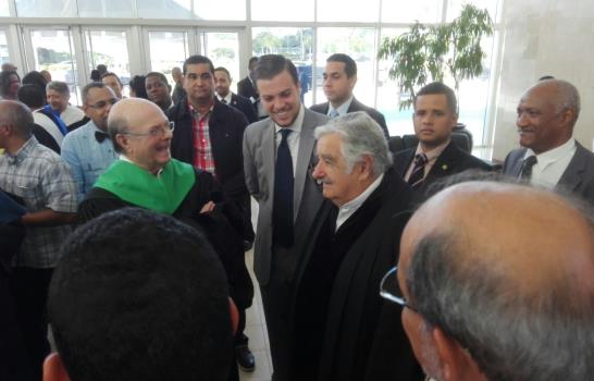 La UASD da inicio a solemne acto de investidura Doctor Honoris Causa a Mujica 