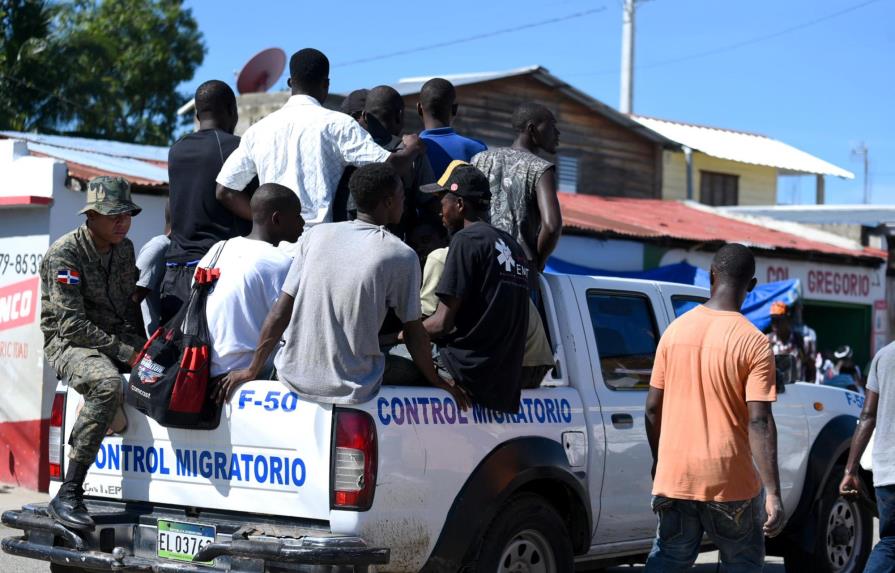 Autoridades repatrian a diario centenares de  haitianos por Dajabón