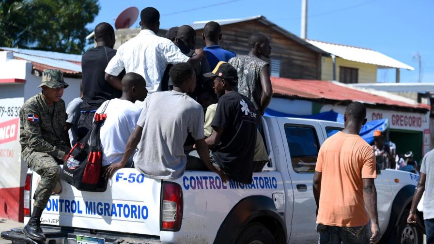 Autoridades repatrian a diario centenares de haitianos por Dajabón Autoridades repatrian a diario centenares de haitianos por Dajabón