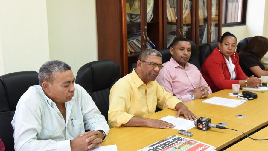 Sindicalistas amenazan con protestar por un aumento de salarios