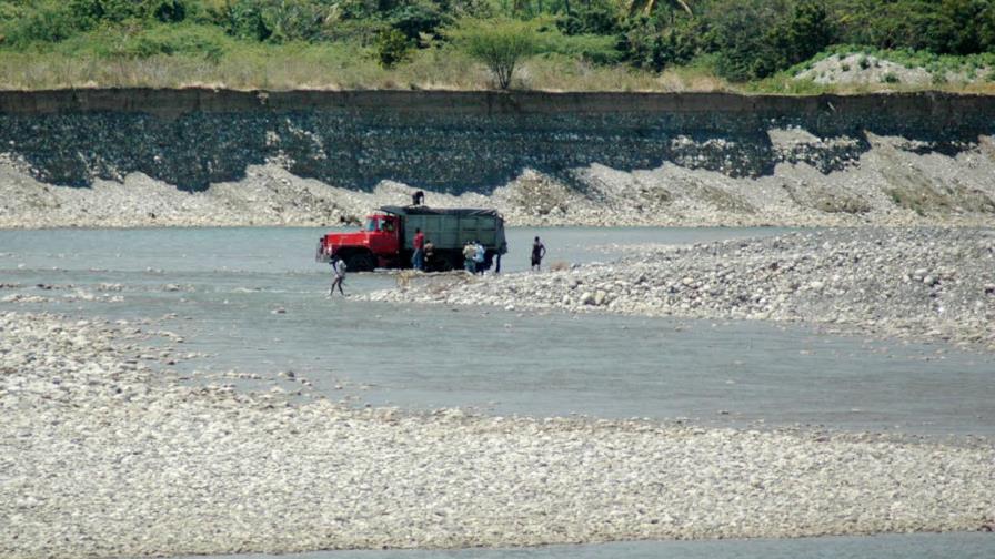 Medio Ambiente suspende permisos para extraer materiales de los ríos Medio Ambiente suspende permisos para extraer materiales de los ríos