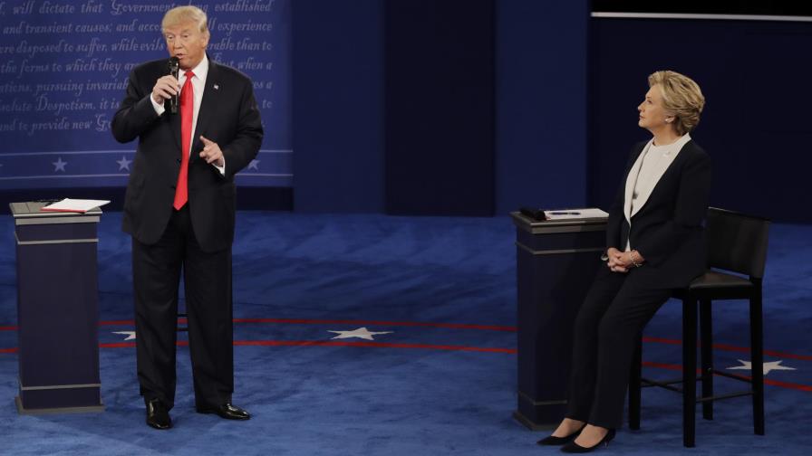 Hartos de Trump y Clinton, algunos votantes sopesan opciones 