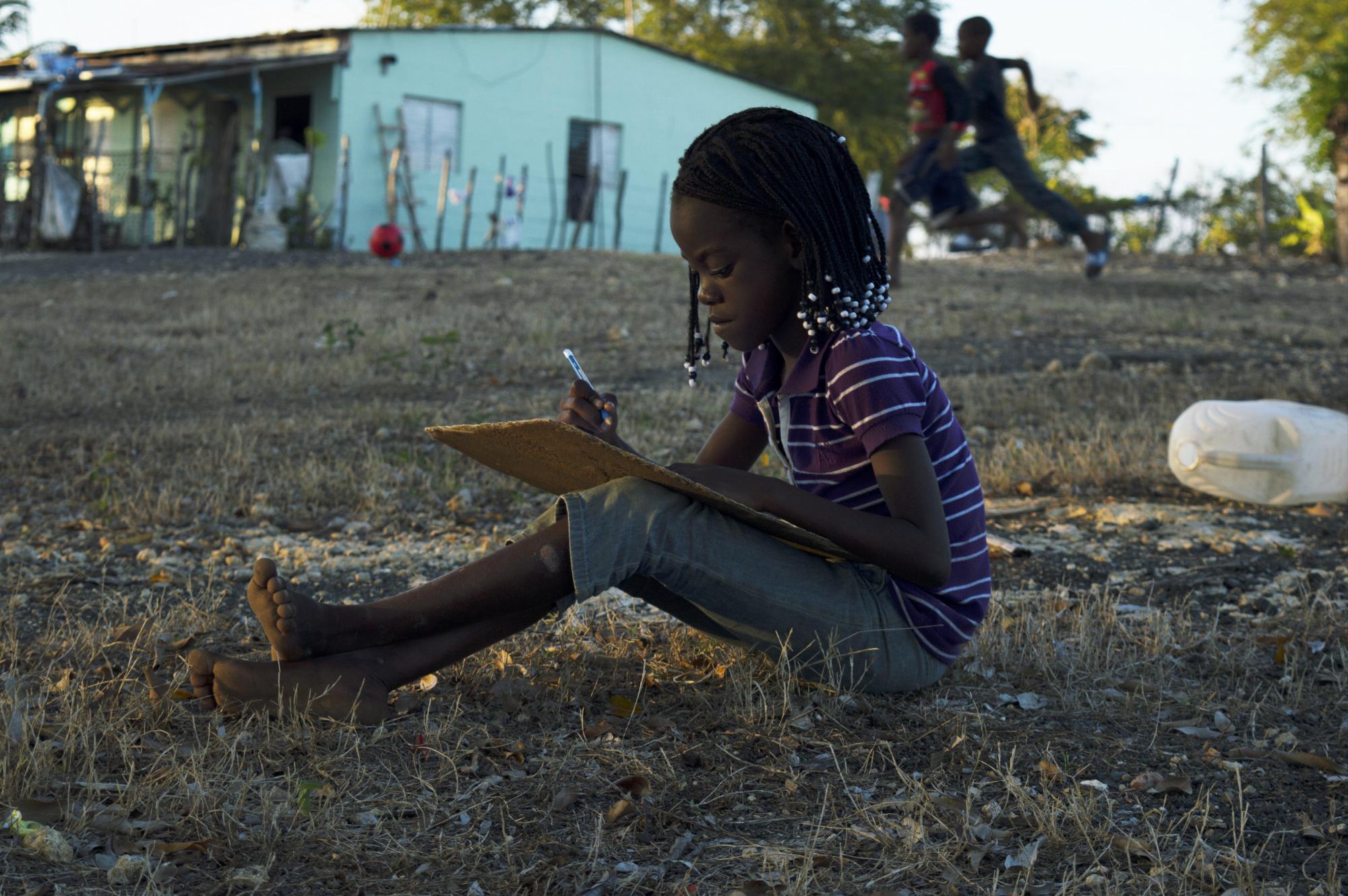 Fotografía sin fecha cedida por Plan International, tomada por la dominicana Scarlette Miranda, ganadora del tercer lugar en la categoría profesional en la V edición del concurso fotográfico Por ser niña. 