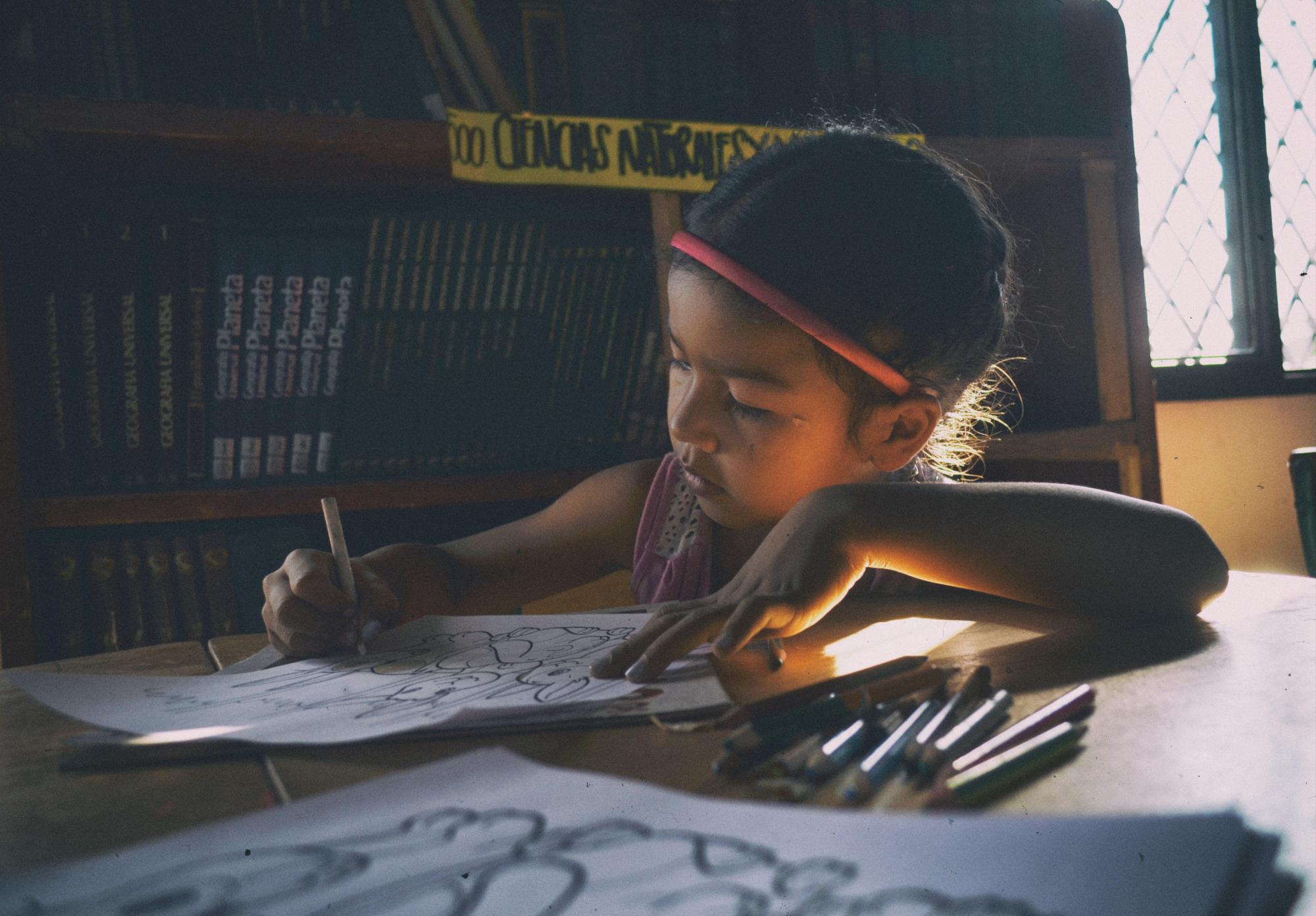 Fotografía sin fecha cedida por Plan International, tomada por el colombiano Jheison Pabon, ganador del primer premio de la categoría abierta en la V edición del concurso fotográfico Por ser niña. 