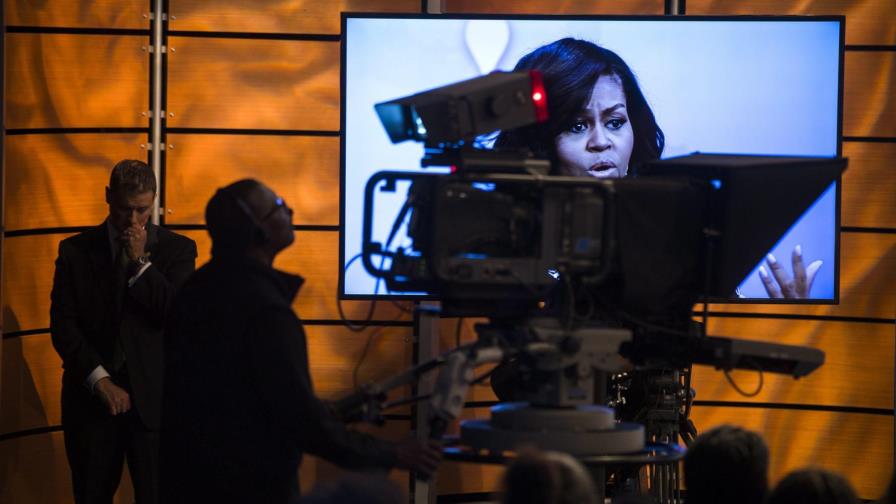 Michelle Obama anima a todas las niñas a estar “hambrientas” de educación