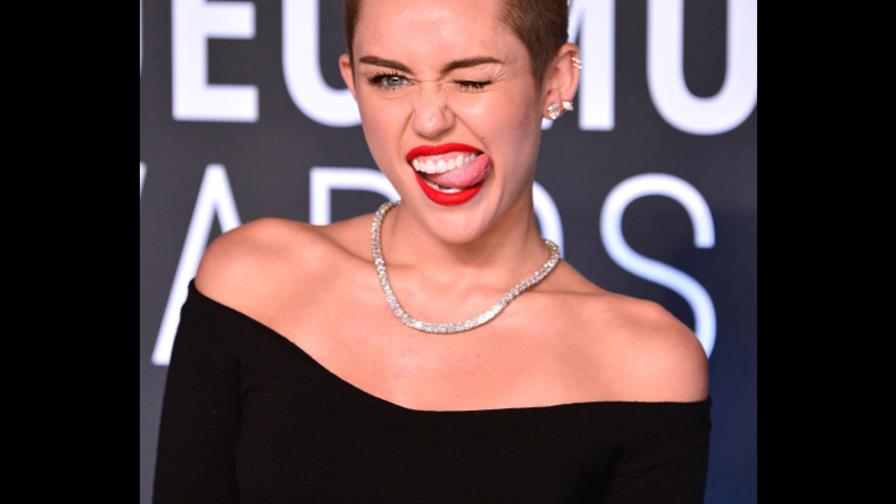 Miley Cyrus dice que su primera relación fue con una chica Miley Cyrus dice que su primera relación fue con una chica