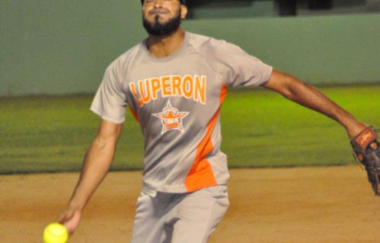 Equipos Domingo Guzmán A y B avanzan en el sóftbol del Distrito Nacional