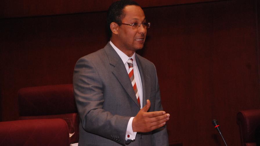 Senador aboga por un pacto fiscal para aumentar presupuesto de instituciones