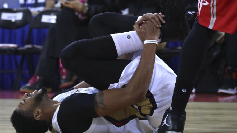 Anthony Davis abandona partido de pretemporada por lesión 