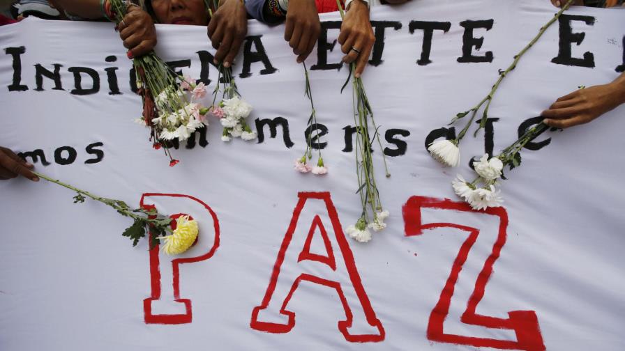 Colombianos marchan para que se respete el acuerdo de paz 