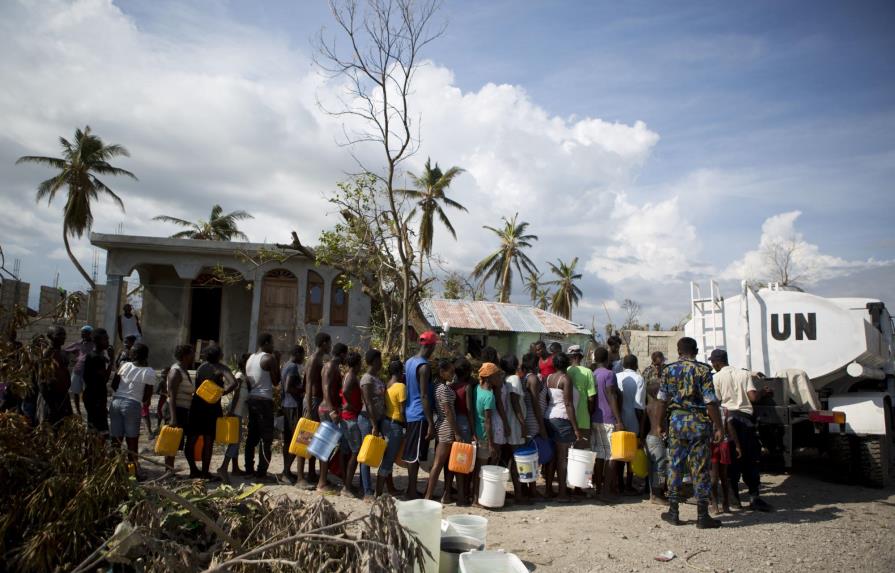 Haitianos enfrentan otra amenaza mortal: el cólera 