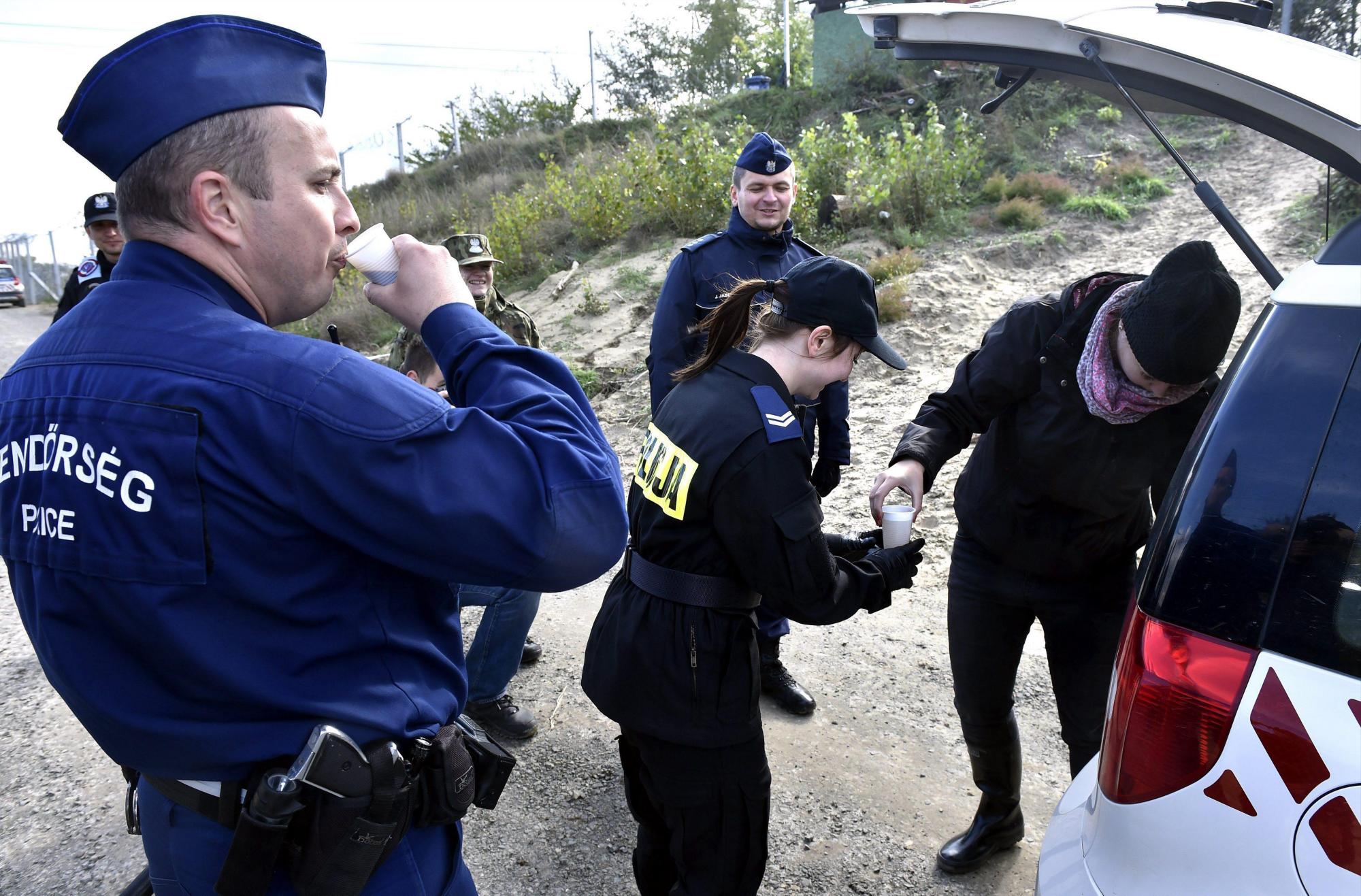 Valla fronteriza entre Hungría y Serbia