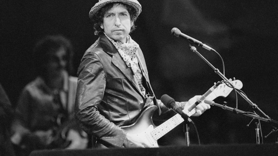 Literatos dominicanos celebran entrega del Nobel al músico Bob Dylan 