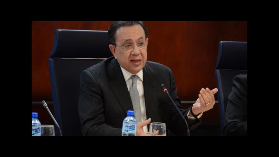 Gobernador del Banco Central afirma economía produce divisas suficientes