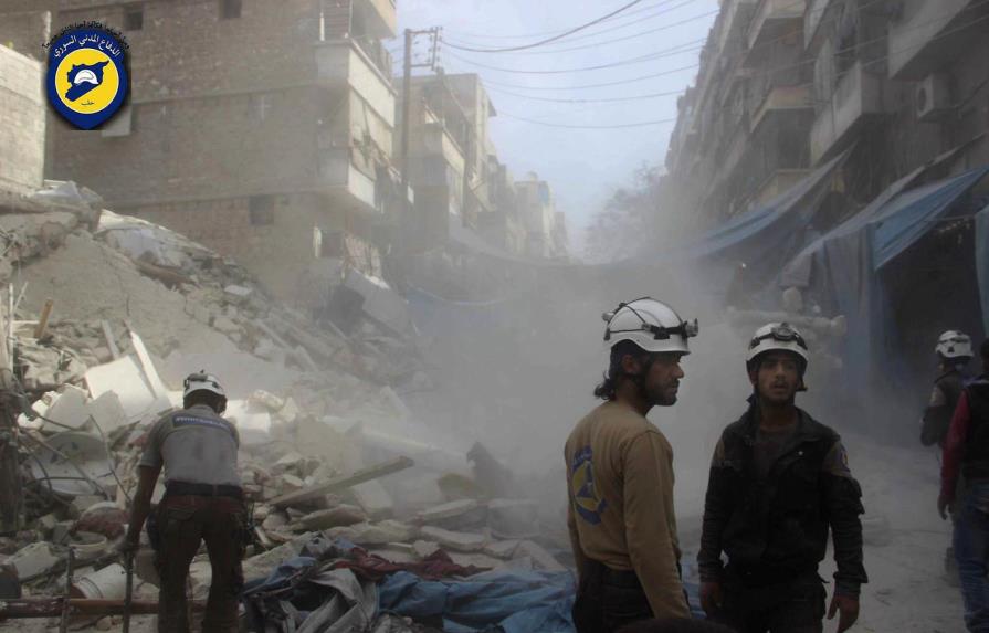 Sigue el diluvio de bombas sobre Alepo y Rusia ofrece a los rebeldes una retirada “segura”