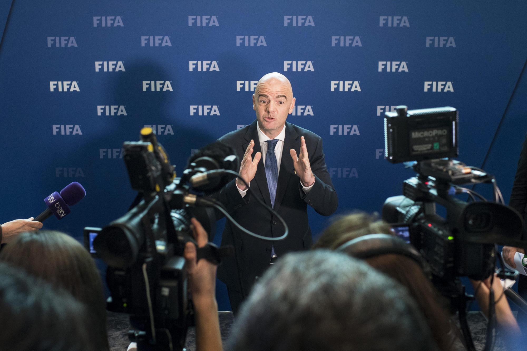 El presidente de la FIFA, Gianni Infantino, ofrece una rueda de prensa durante la reunión del Consejo de la FIFA en su sede en Zúrich (Suiza) el 14 de octubre de 2016.