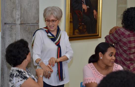 Capacitan 80 microempresarios y microempresarias en prevención de la violencia y el abuso infantil