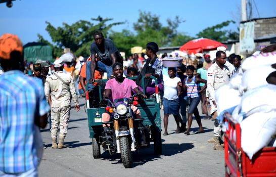Mercado binacional opera con baja asistencia; Salud Pública hace operativo en la frontera 