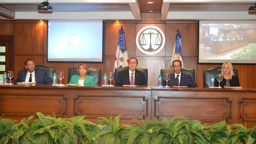 Juez sale en defensa del presidente de la Suprema; dice es honesto y de conducta intachable