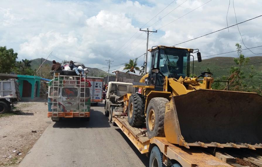 Obras Públicas va Haití para limpiar y reconstruir vías