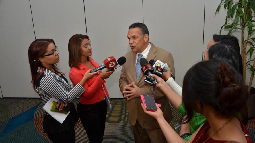 Ventura Camejo alerta sobre estafadores que utilizan su nombre