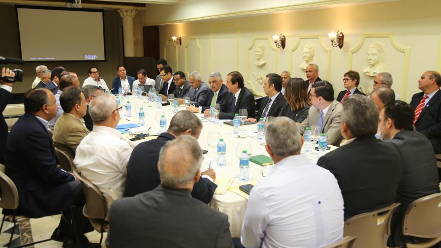 Gobierno escucha propuestas de productores ante impacto del DR-CAFTA